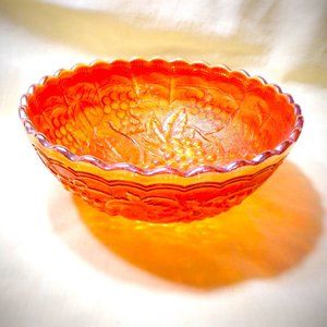 Vintage ~ CARNIVAL  BOWL ~ Detailed Harvest Grape Design with  Scalloped  Edge